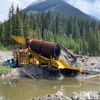 What are the gold panning equipment?